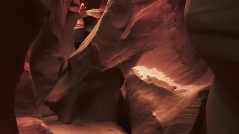 Paisaje-Natural-Escénico-Dentro-Del-Cañón-Del-Antílope-En-Navajo,-Lechee,-Arizona