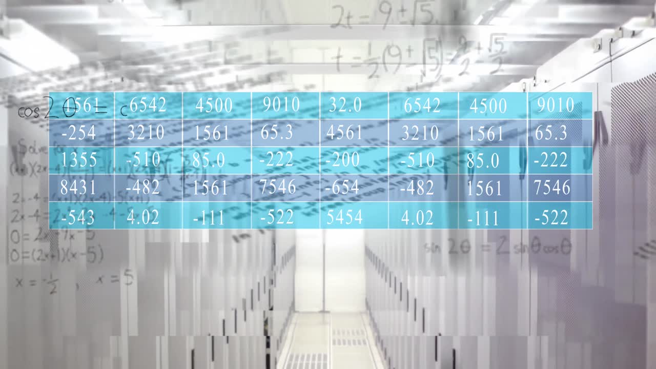 빈 컴퓨터 서버 방에 대한 데이터 처리 및 수학적 방정식의 애니메이션.