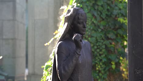 Cemetery-statue-steams-in-the-first-rays-of-sunshine-of-the-day