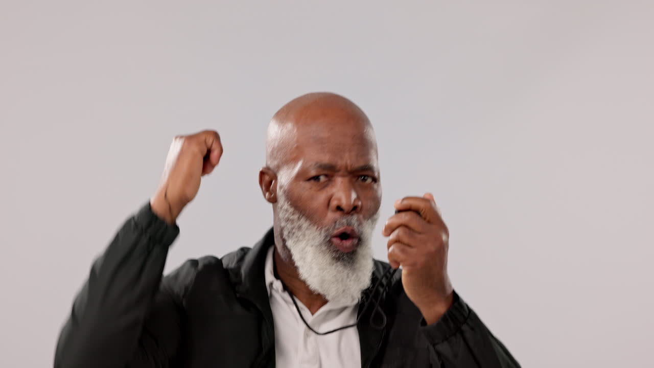 stopwatch, entrenador y cara de hombre animar en el estudio