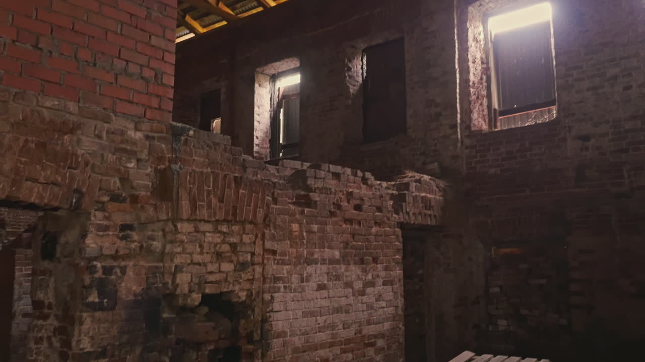 버려진 벽돌 건물 폐허