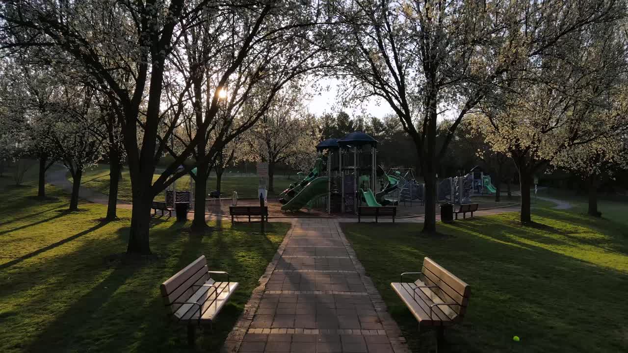 Prachtig luchtaanzicht van een park en speeltuin in Bethesda, Maryland