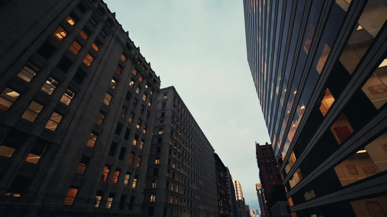 Paisaje urbano crepuscular al atardecer con fachadas iluminadas y ambiente silencioso