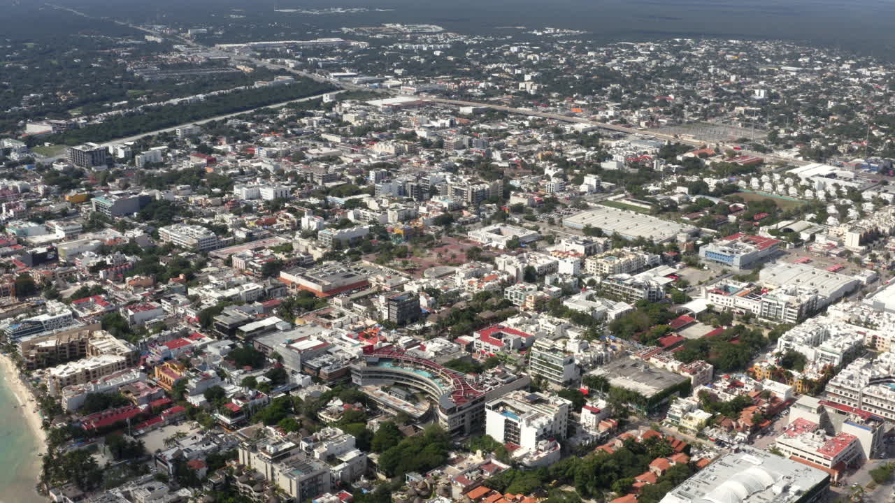 centro de la ciudad densa en playa del carmen en la costa caribeña de méxico