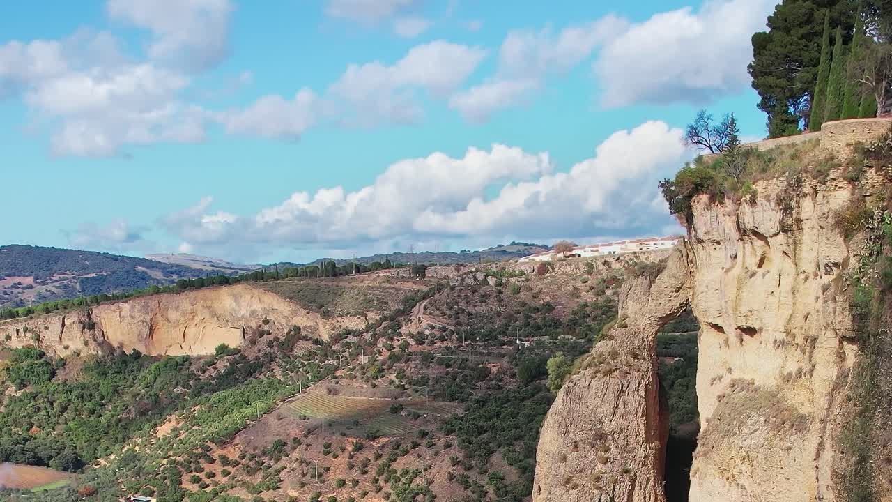 Esplorare il paesaggio naturale della regione di Malaga, in Spagna, durante il giorno