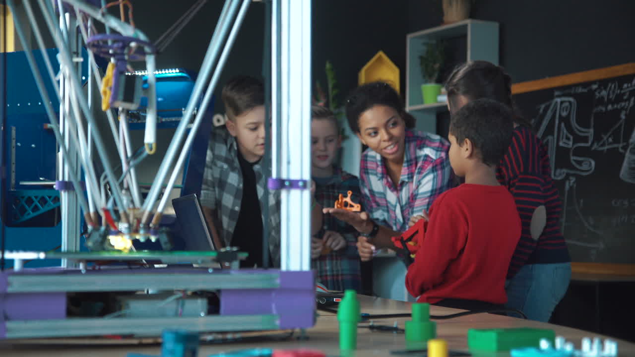 Students learning about 3D printing