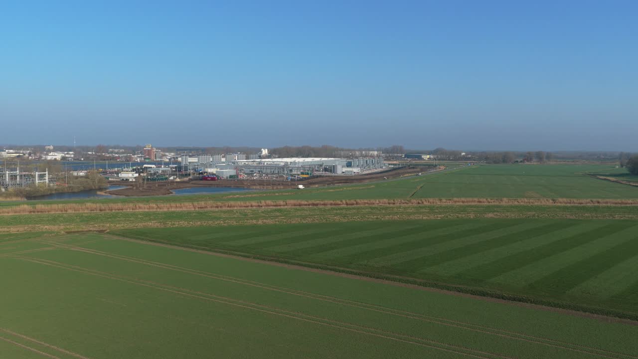 Luchtfoto van een AI-cloud datacenter in Winschoten, Nederland