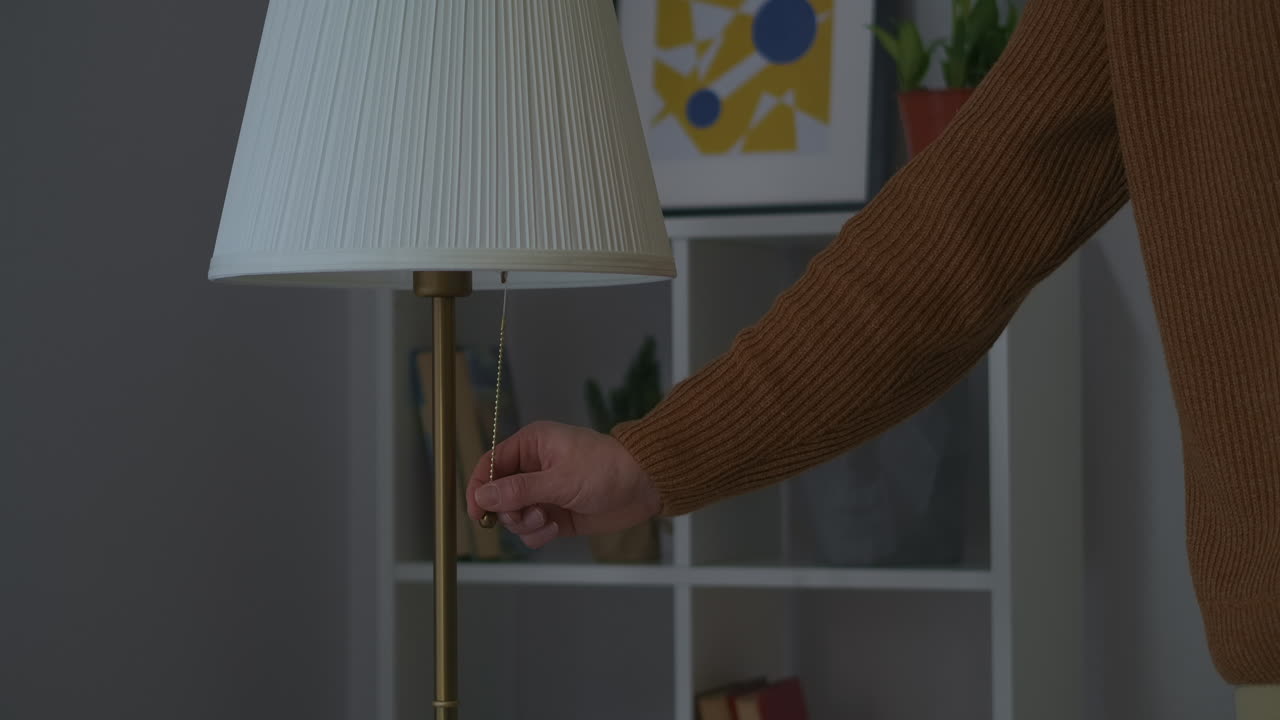 인테리어 및 현대 평면 조명 사람 바닥 램프를 켜고 있습니다 내부 가구 및 디자인에 대한 자세한 내용
