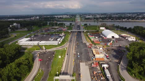 Luftaufnahme-über-Straßenarbeiten-Am-Tunnel-Louis-Hippolyte-Lafontaine-Erweiterungsprojekt,-Montreal