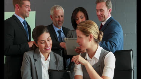 equipo de negocios que utiliza tabletas