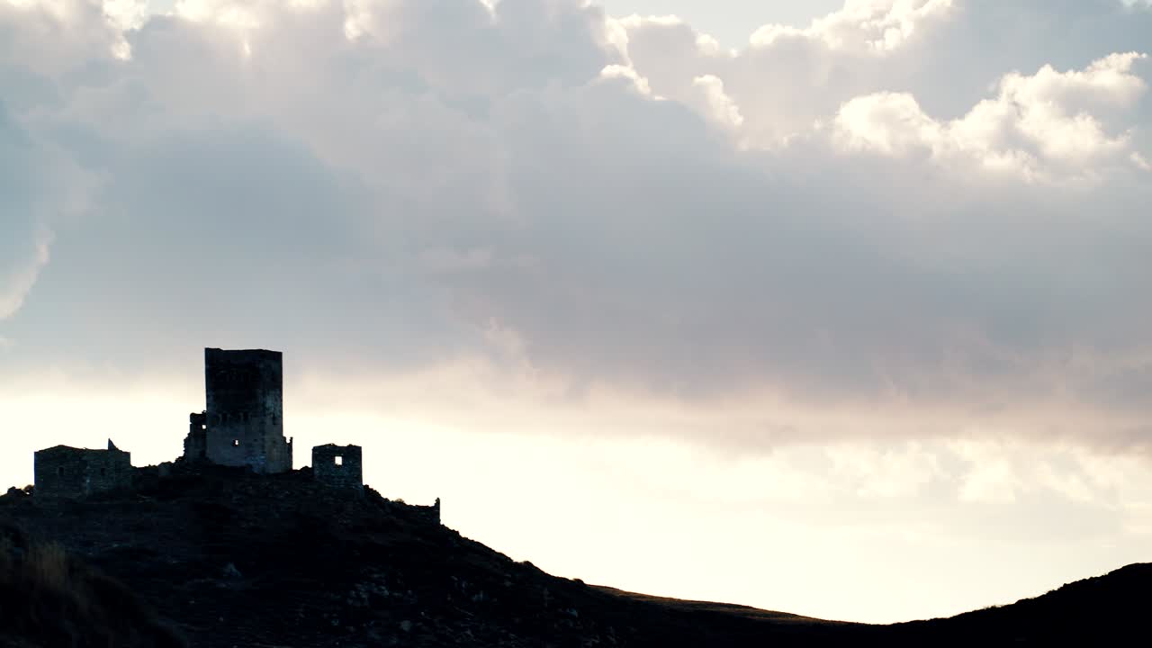 그리스 마니에 있는 오래된 석탑.