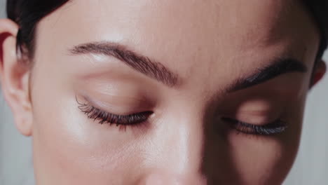 close-up van het gezicht van een vrouw.