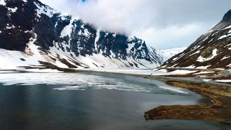 Imágenes-Aéreas-Hermosa-Naturaleza-Noruega.