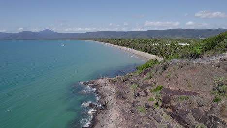 Revelación-De-Retroceso-Del-Mirador-De-La-Playa-De-4-Millas:-Mirador-Panorámico-Con-Vistas-Pintorescas-De-La-Playa-De-Cuatro-Millas-Y-El-Mar-En-Queensland