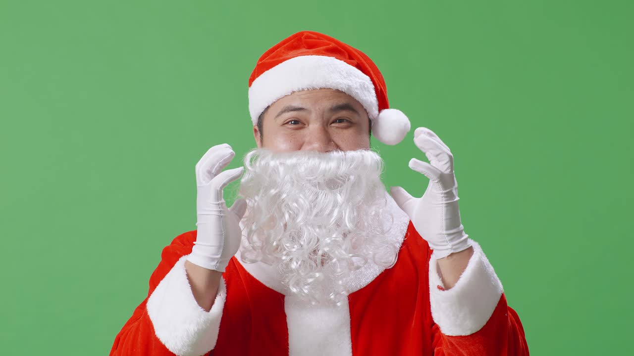 산타클로스가 수염을 조정하는 것