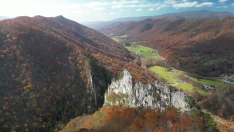 Seneca-Rocas-Otoño-Follaje-Círculo-Drone