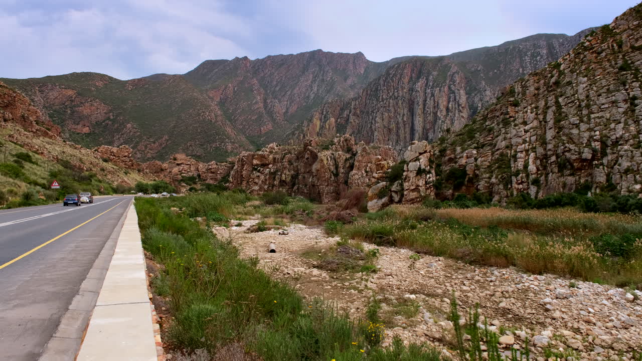 경치 좋은 산악 도로 여행