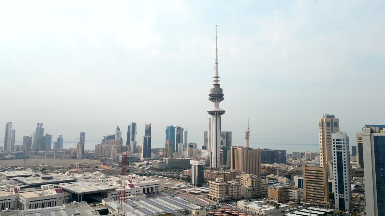 torre de liberación de vista aérea y fondo de paisaje urbano en la ciudad de kuwait