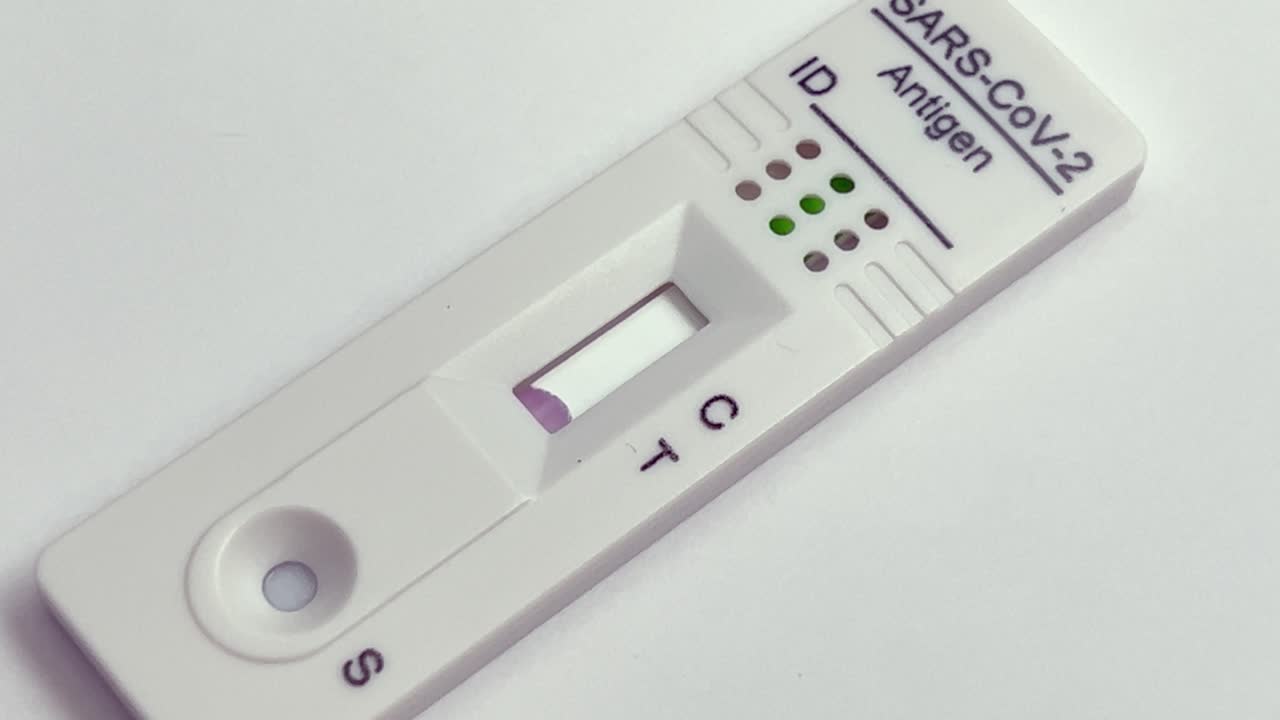 Performing COVID-19 antigen flow test