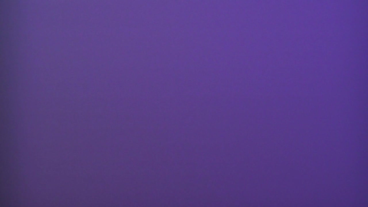 fugas de luz cálida y transiciones sobre fondo negro