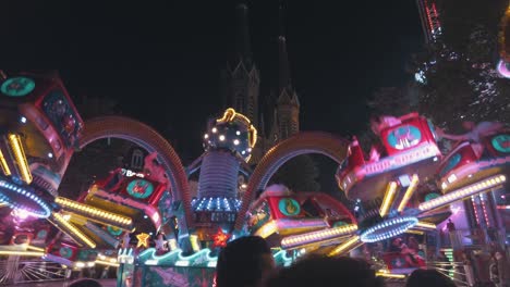 Slowmotion-gimbal-shot-of-octopus-on-funfair-at-night-stroboscoop-flashing-light