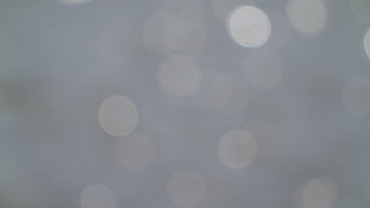 bolas de bokeh brillando agua fuera de enfoque