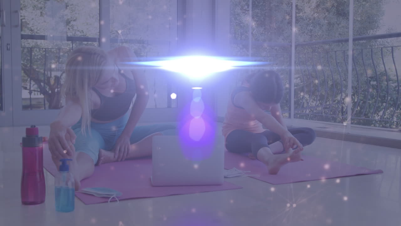 딸과 함께 운동하는 백인 어머니에 대한 스 ⁇ 의 애니메이션