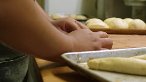 pasión por la panadería: una visión macro de la juventud latinoamericana creando pasteles y pan