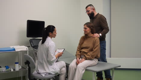 Couple-at-doctor's-office