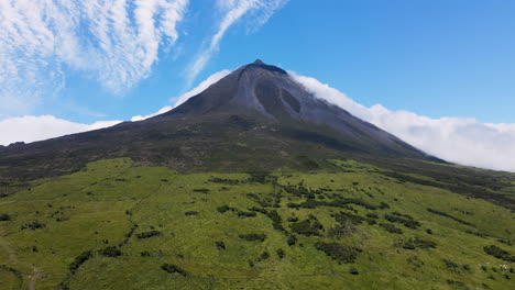 Vista-Aérea-En-La-Isla-De-Pico,-Azores