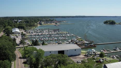 Whitehall,-Michigan-marina-with-drone-video-moving-forward
