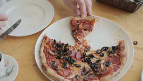 couple eating pizza at a restaurant