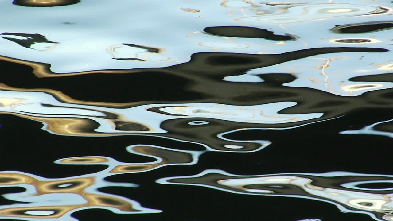 Padrões de líquido prateado e azul