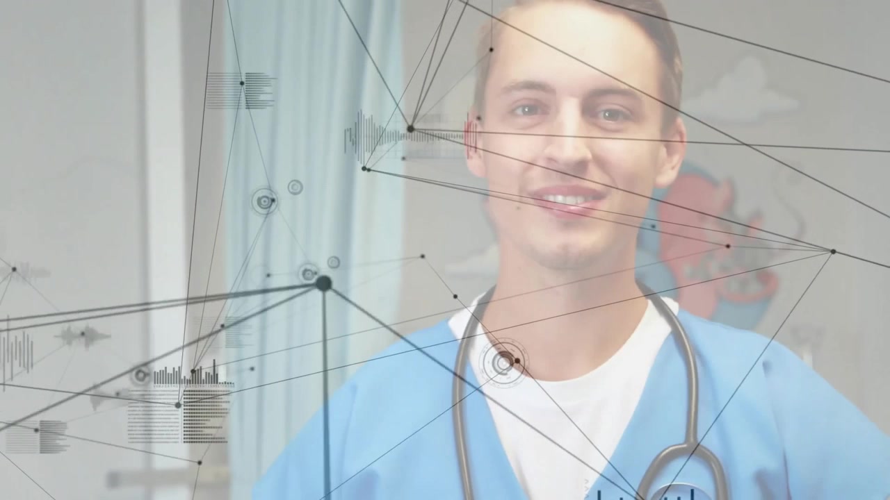 Animación de red de conexiones y procesamiento de datos sobre un médico caucásico usando una tableta.