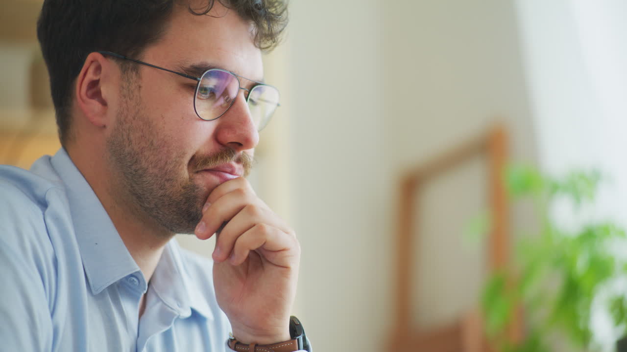 retrato de un hombre de negocios pensativo y triste