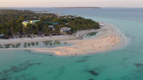 kota beach bantayan island filipinas con aguas oceánicas de color turquesa, dolly en tiro revelador