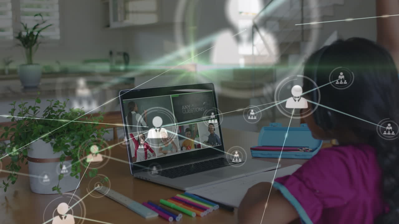 노트북에서 온라인 수업을 하는 두 인종의 소녀에 대한 연결 네트워크의 애니메이션
