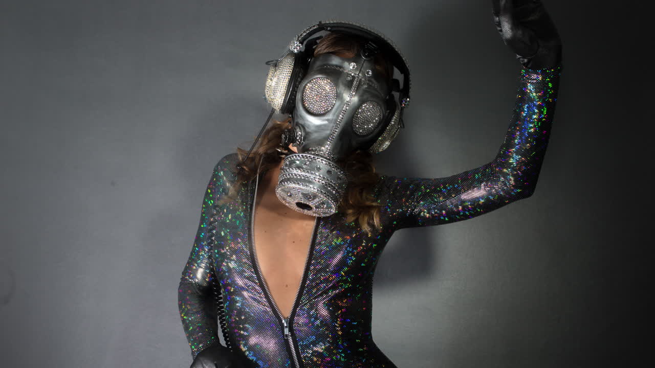 Sparkle Gasmask 4K 16