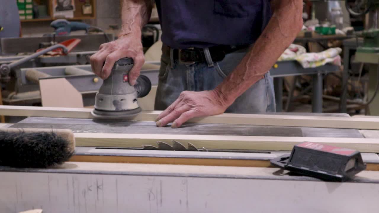 Man Sands Piece for Cabinet