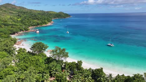 Playa-De-Anse-Lazio-En-La-Isla-De-Praslin-En-Victoria-Seychelles