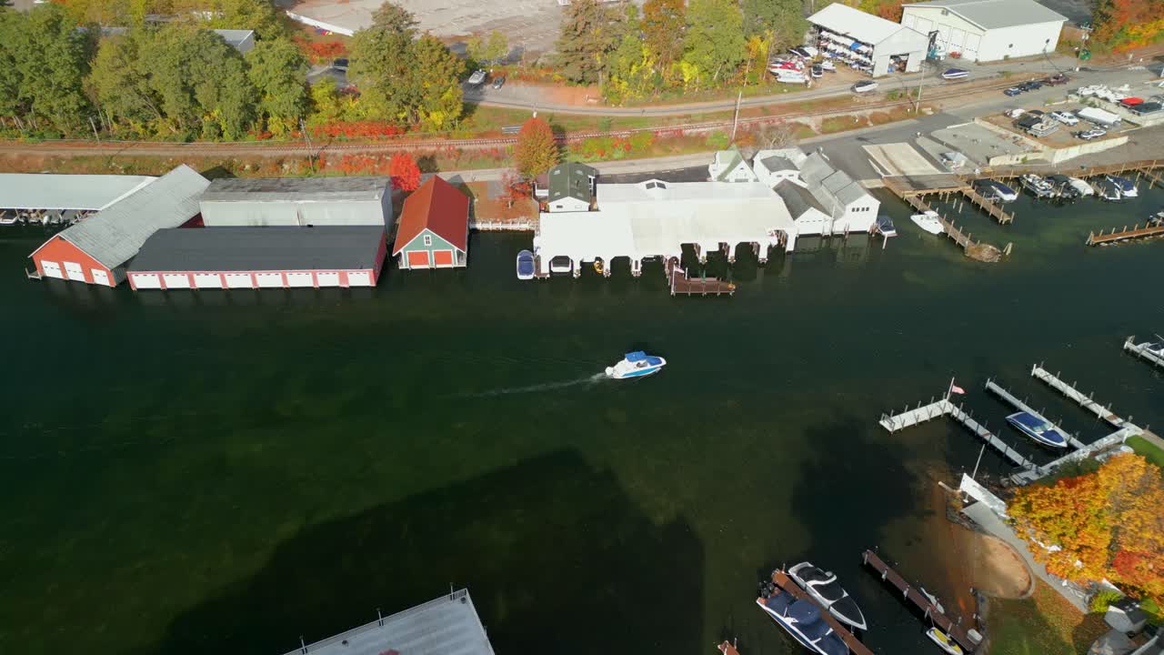 Vista aérea de drone de um barco