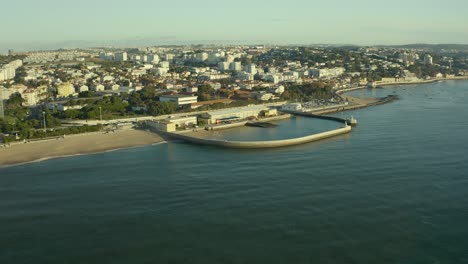 vista aérea de la playa de la bahía de paço de arcos