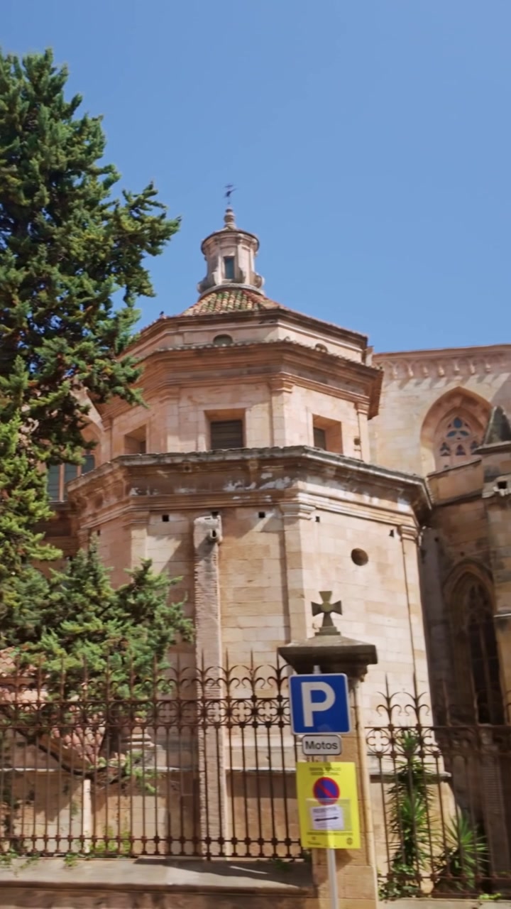 Facciata esterna della Cattedrale di Tarragona in Spagna