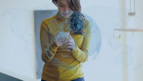 animación del globo con red de conexiones sobre la mujer usando teléfono inteligente