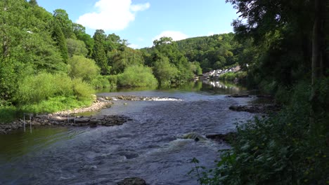 Symonds-Yat-East,-River-Wye-Valley,-Slow-pan