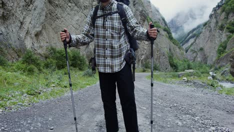 excursionista en las montañas