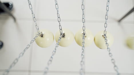 newton's cradle. museum of sciences