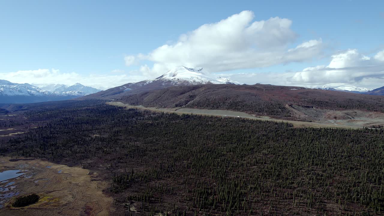 4K 30fps luftvideo fra vejen ved Tok, Alaska.