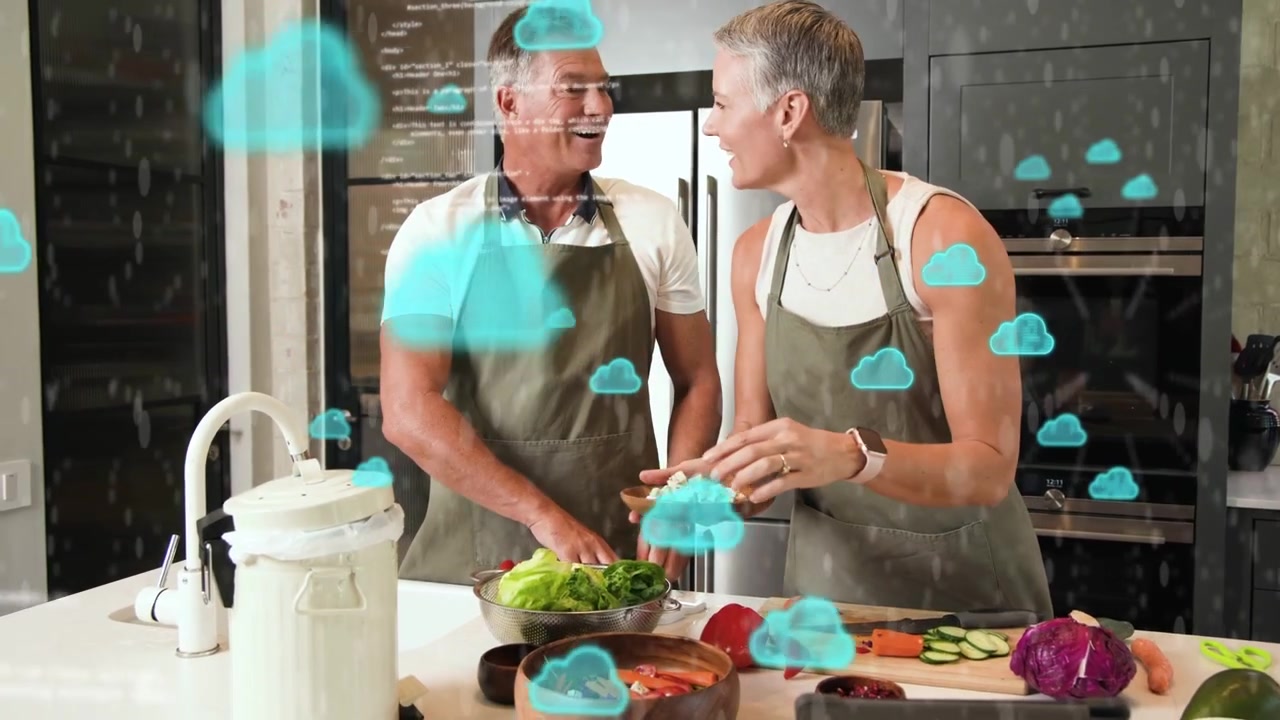 Uomo che taglia, donna che usa il tablet per una ricetta, attivando una sovrapposizione a nuvola blu che poi mostra un'insalata.