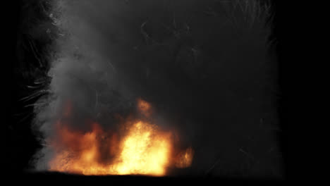 explosión de fuego y humo